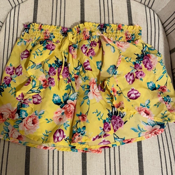 shorts! very stretchy elastic - Picture 1 of 3